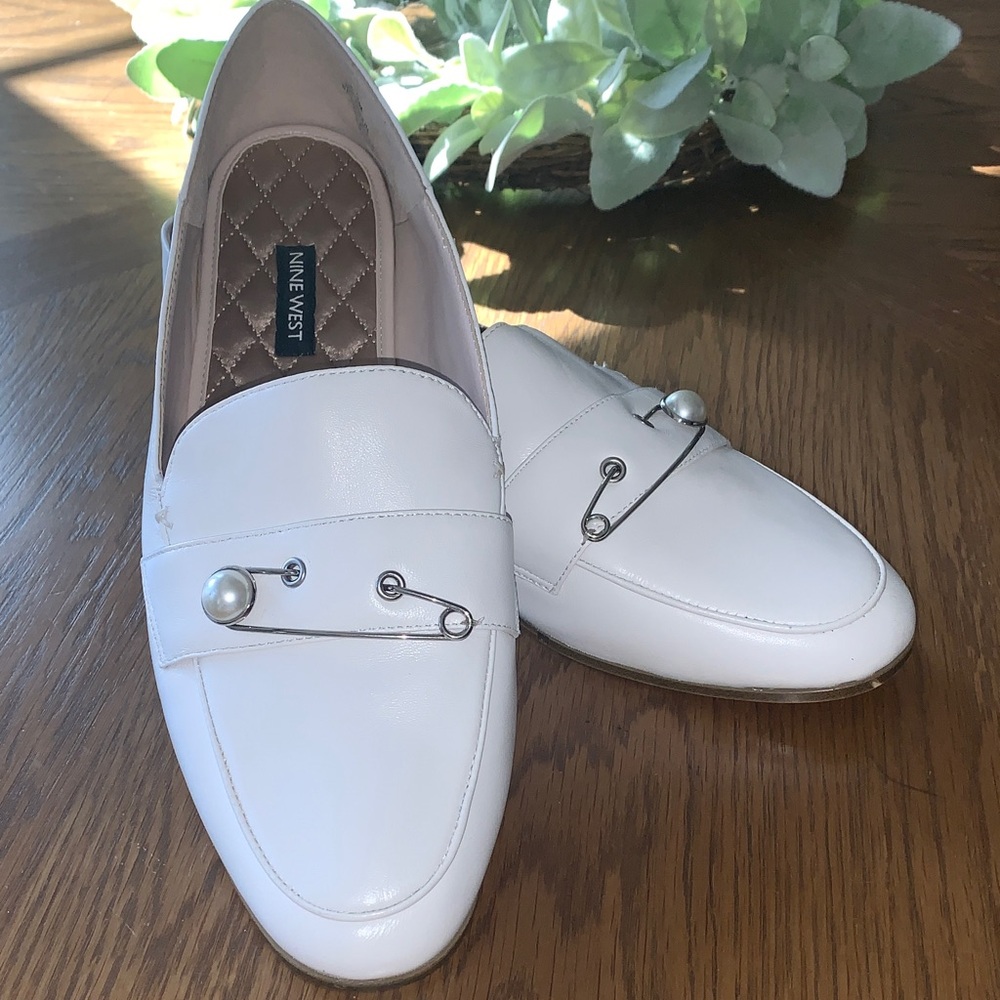 Nine West White Leather Loafers Pearl Pin Accent Size 10